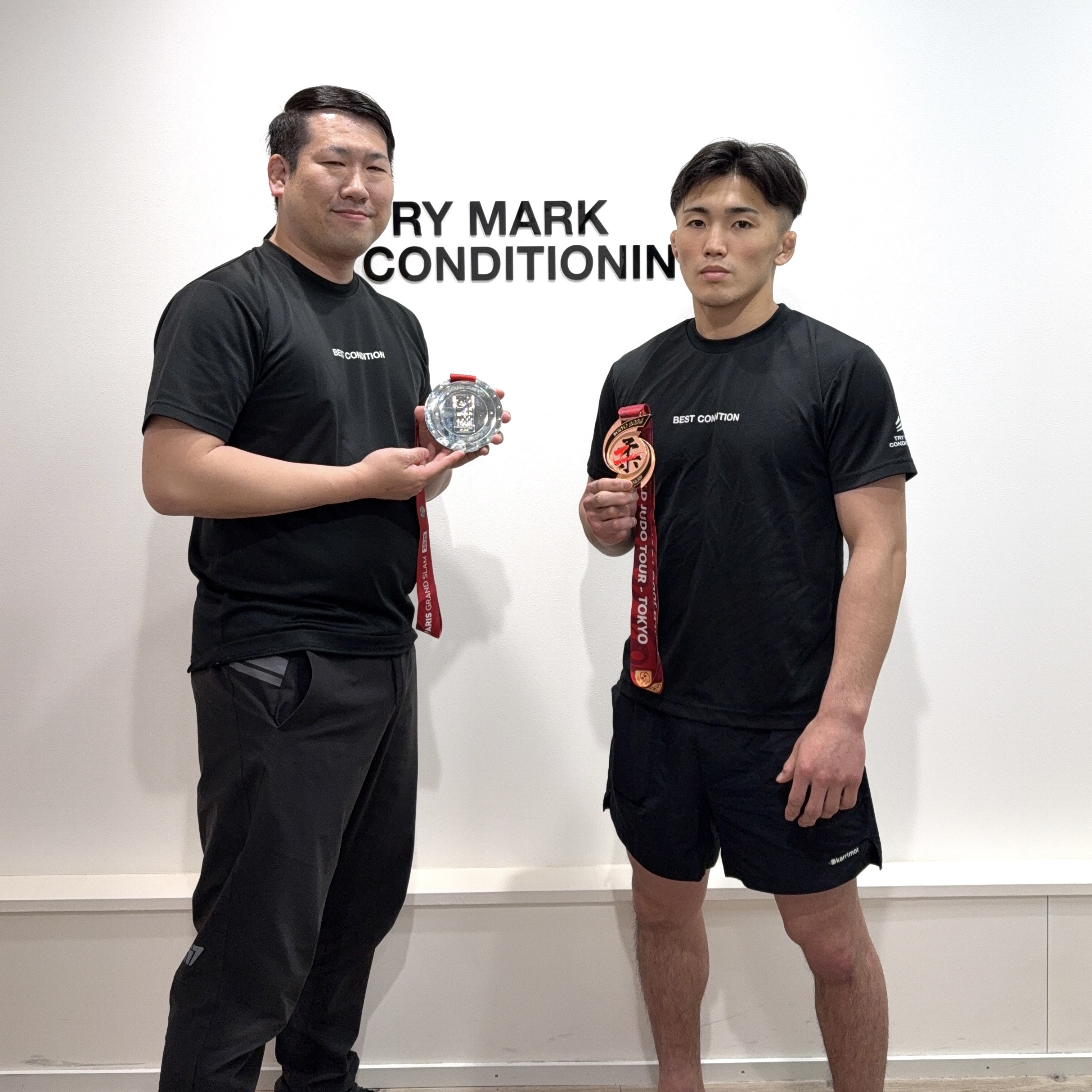アスリート専用ケア|疲労回復・ケガ予防・“動ける体”へ整える|TRY MARK CONDITIONING 柔道 関本賢太選手との記念写真